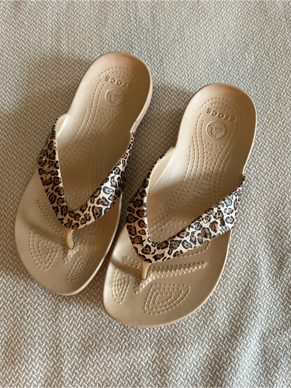 Crocs Women's Animal Print Thong Slip On Sandals Size 6